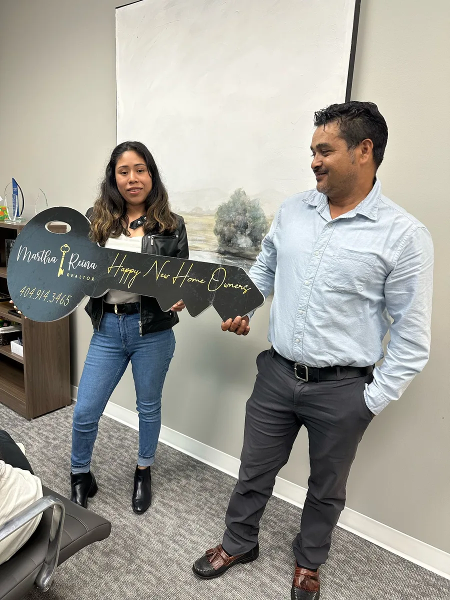 Familia Trejo Quintanilla celebrando su nuevo hogar